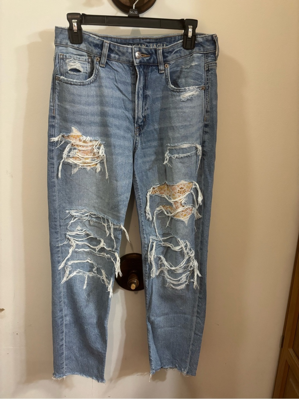 American Eagle Outfitters Light Blue Distressed Boyfriend Jeans